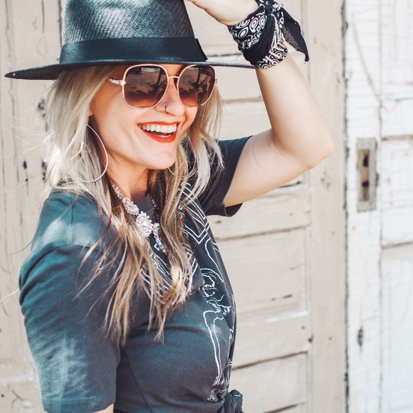 Meet your Posher, Lani - Picture 1 of 1